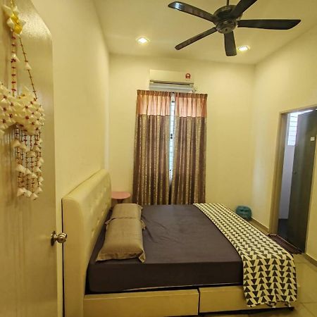 Teluk Batik 17Paradisehome Private Pool Karaoke Snooker Bbq 15Pax Лумут Екстер'єр фото