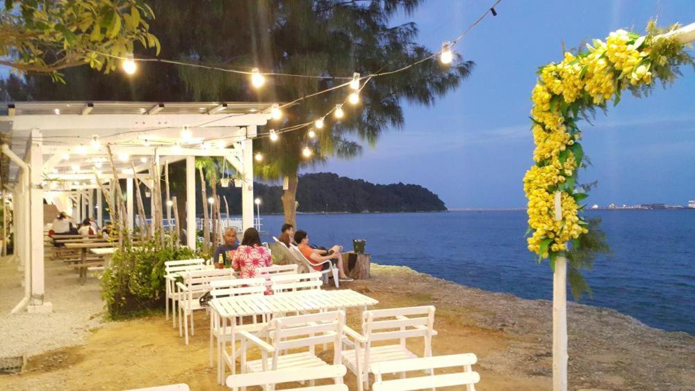 Teluk Batik 17Paradisehome Private Pool Karaoke Snooker Bbq 15Pax Лумут Екстер'єр фото