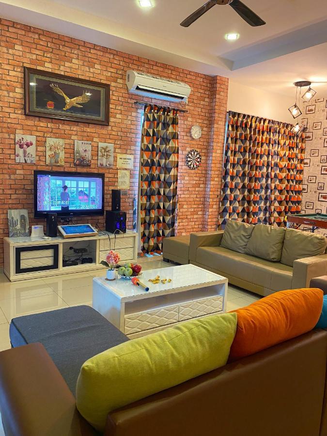 Teluk Batik 17Paradisehome Private Pool Karaoke Snooker Bbq 15Pax Лумут Екстер'єр фото