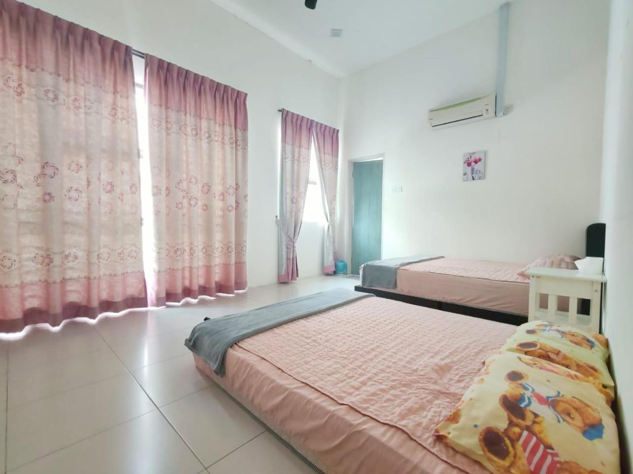 Teluk Batik 17Paradisehome Private Pool Karaoke Snooker Bbq 15Pax Лумут Екстер'єр фото