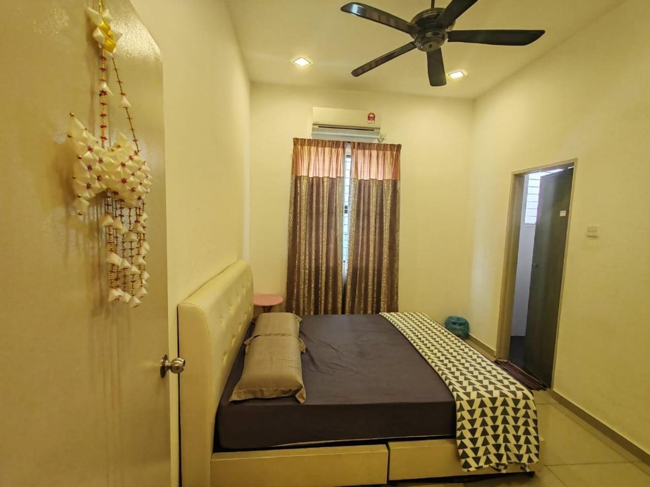Teluk Batik 17Paradisehome Private Pool Karaoke Snooker Bbq 15Pax Лумут Екстер'єр фото