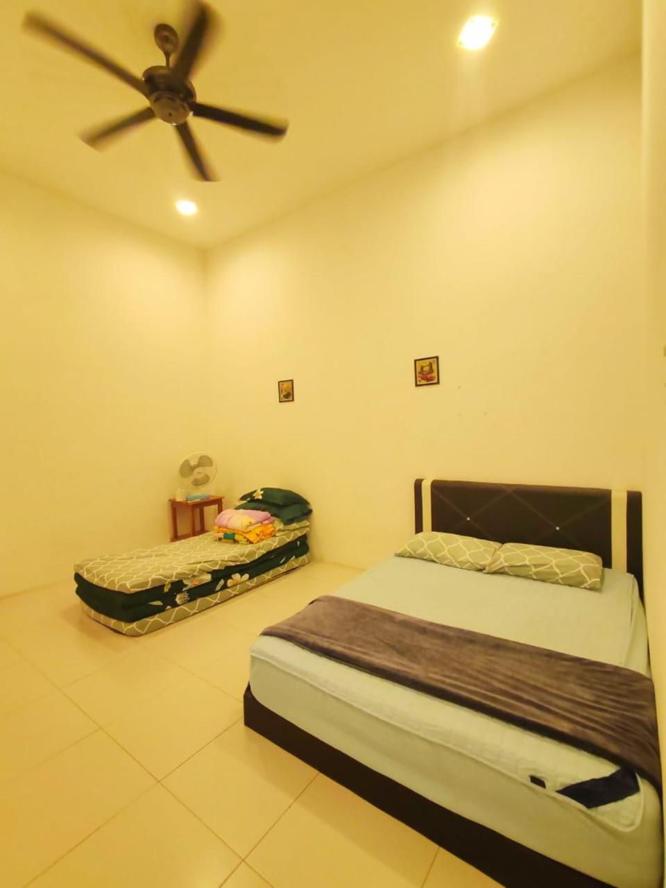 Teluk Batik 17Paradisehome Private Pool Karaoke Snooker Bbq 15Pax Лумут Екстер'єр фото